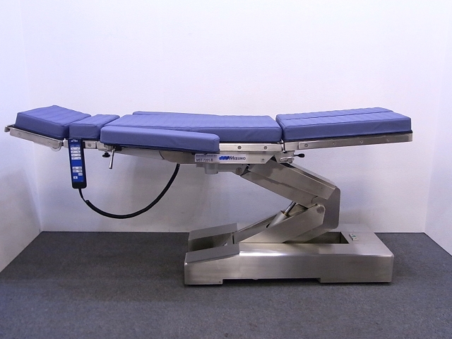 Electric oil pressure operating table